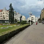 Victoriei Square Apartment By David