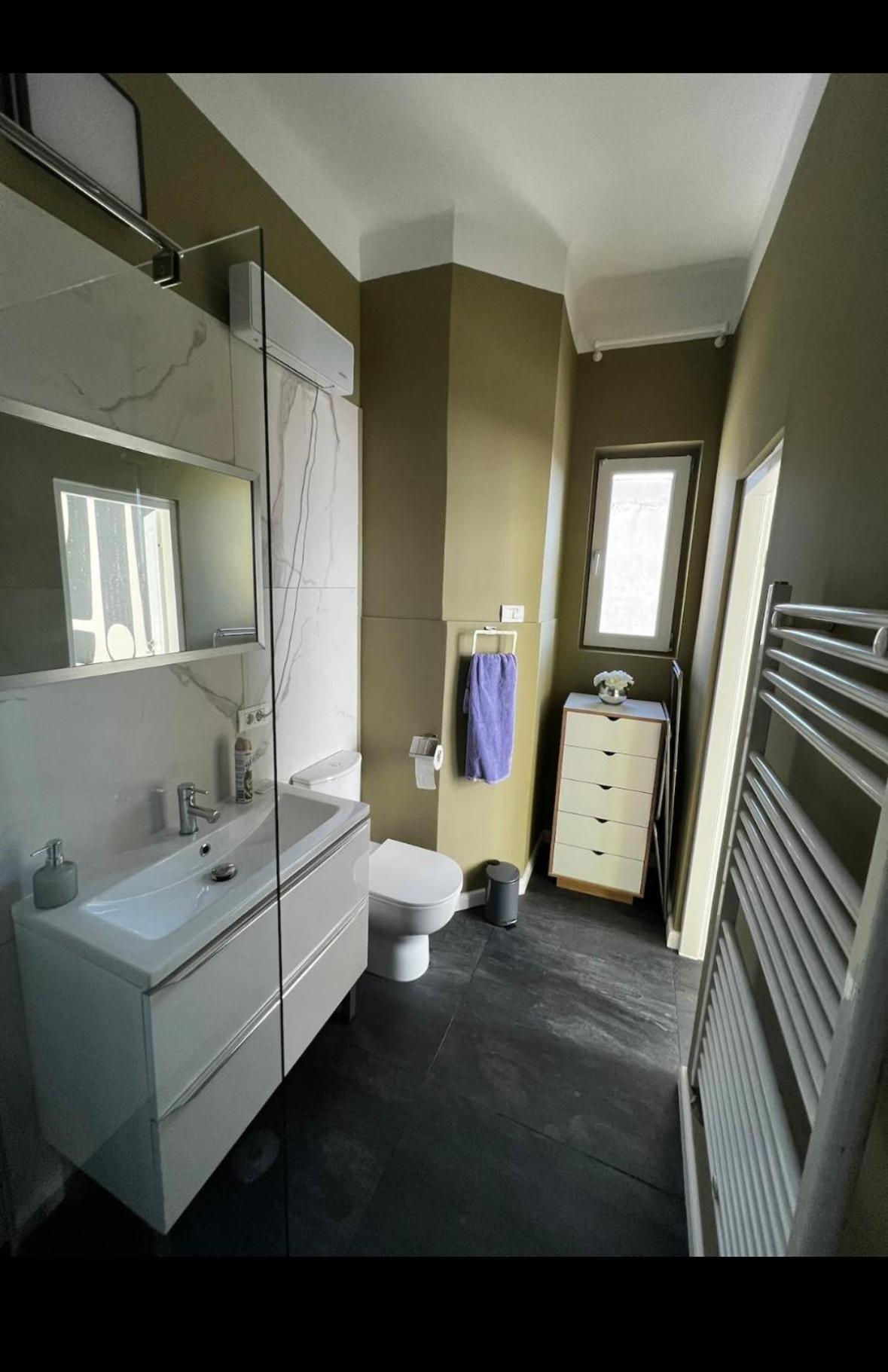Apartament Victoriei Square By David *